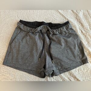 Lululemon size 6 midrise athletic shorts